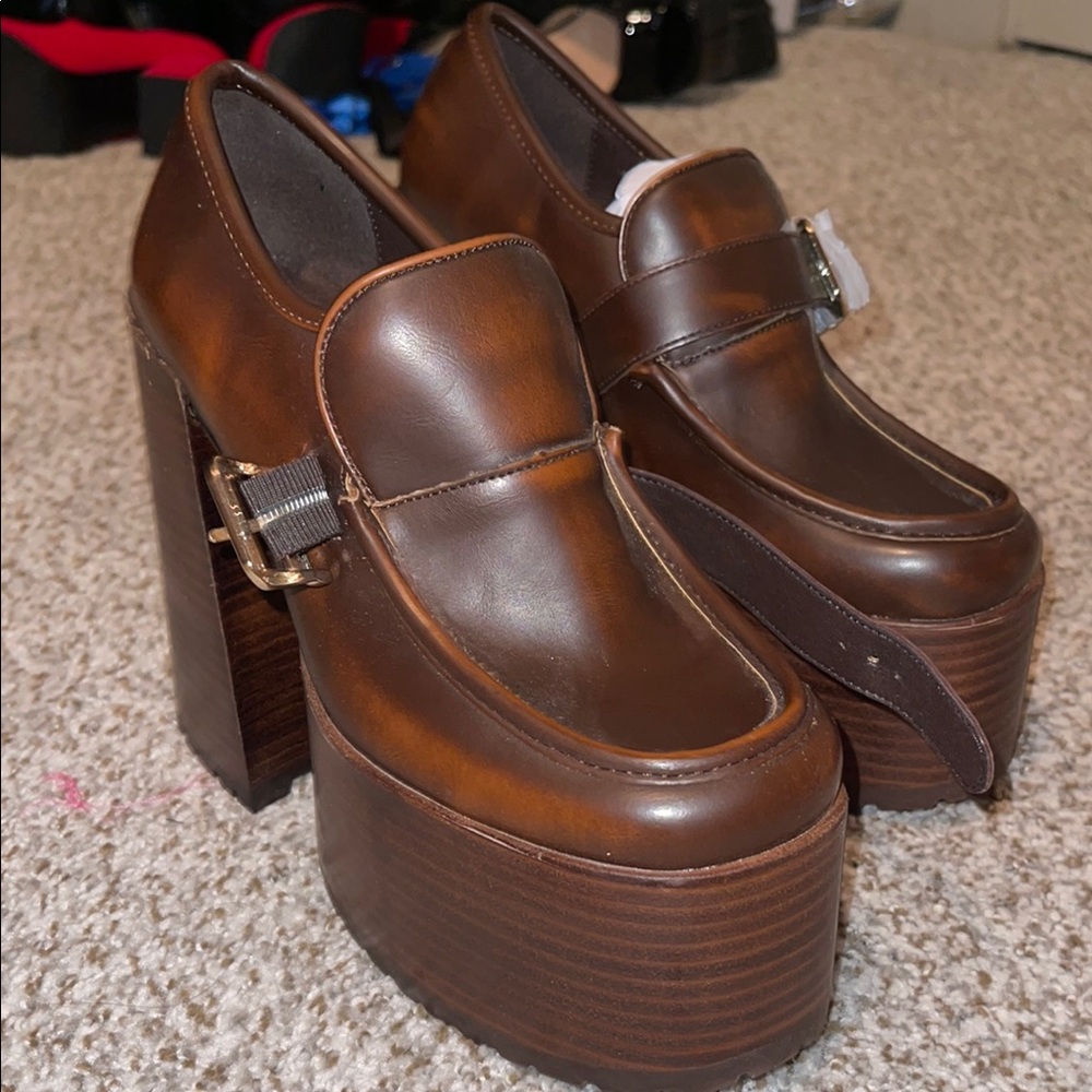 NWOT Steve Madden Brown Platform Loafers